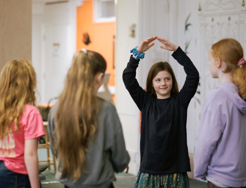4 Children stand up and are acting out different shapes